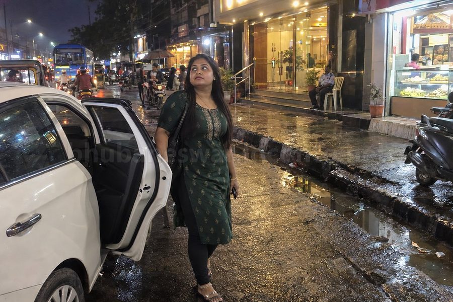 Check that your hotel in Cuttack allows a visitor before she leaves